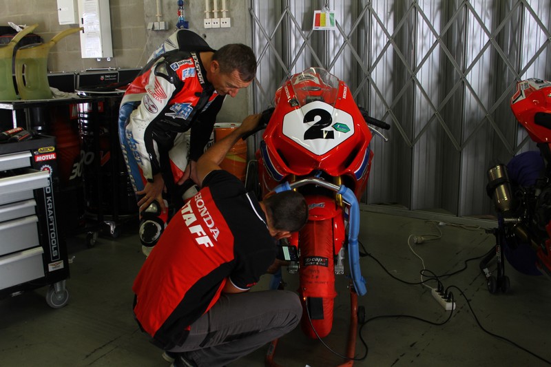 Preparation-moto-piste-1.JPG