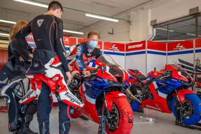 Départ des stages motos Début des stages motos First On Track